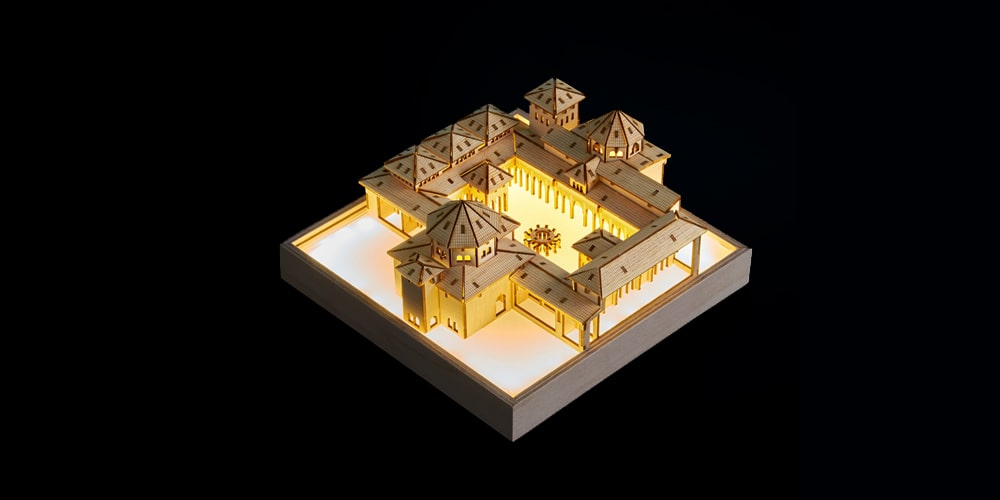 Patio de los Leones iluminado